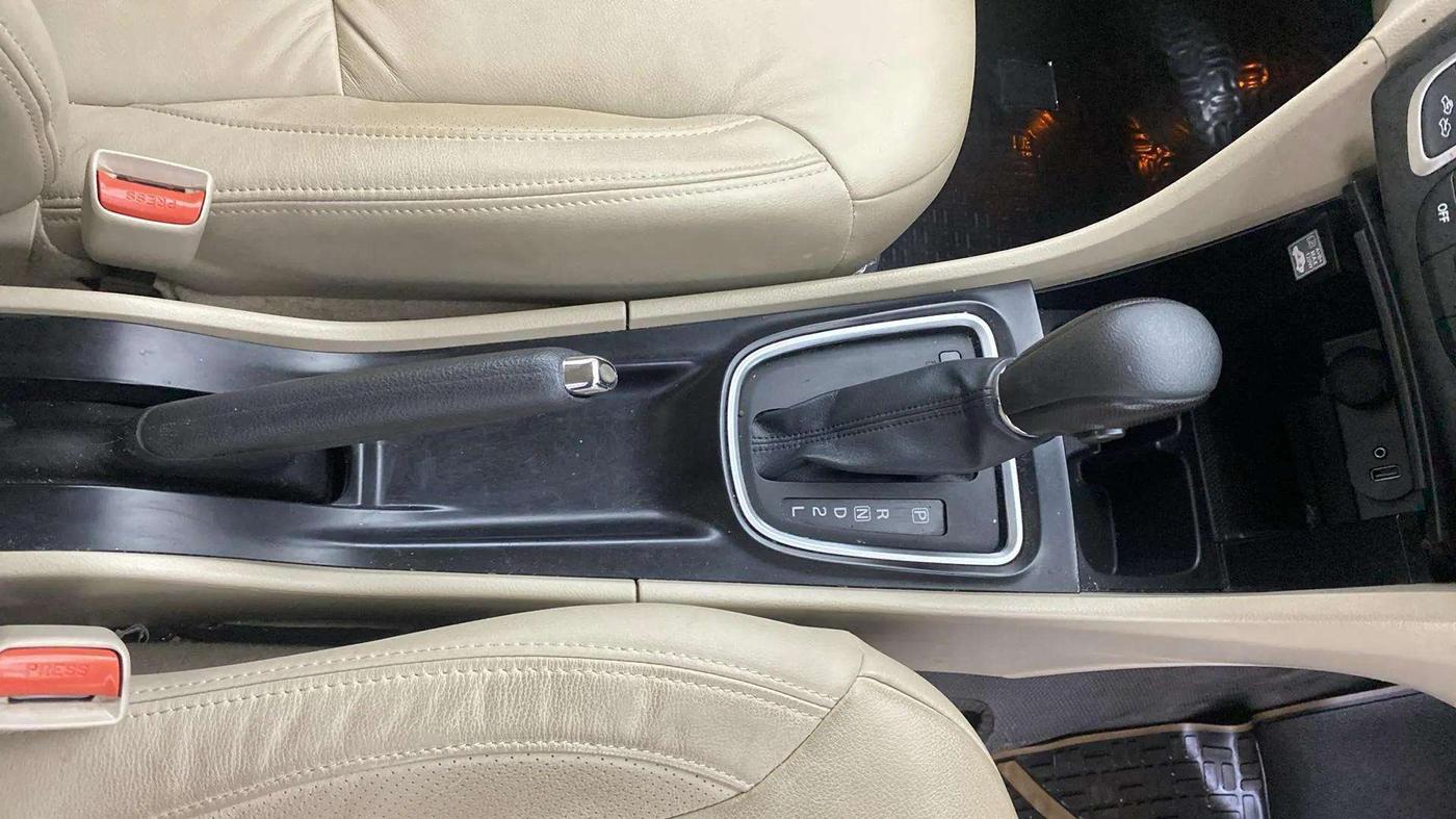2023 Maruti Ciaz ALPHA  AT 1.5 SHVS PETROL, Petrol, Automatic, 8,655 km, Gear Lever