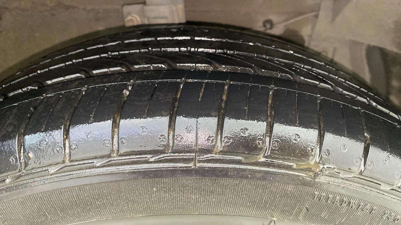 2023 Maruti Ciaz ALPHA  AT 1.5 SHVS PETROL, Petrol, Automatic, 8,655 km, Right Front Tyre Tread