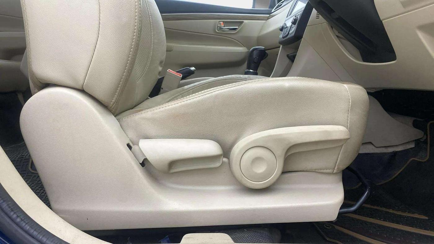 2023 Maruti Ciaz ALPHA  AT 1.5 SHVS PETROL, Petrol, Automatic, 8,655 km, Driver Side Adjustment Panel