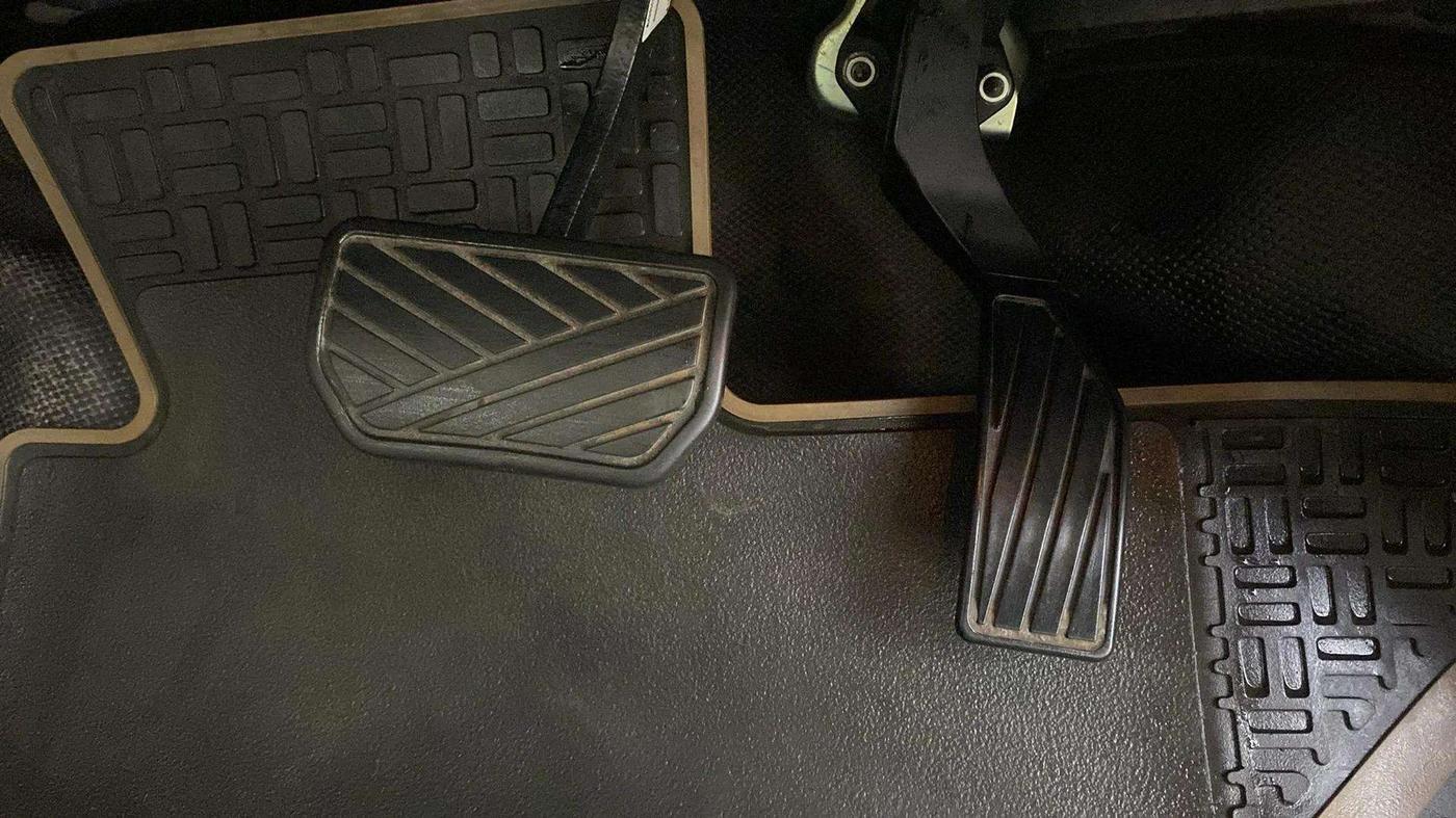 2023 Maruti Ciaz ALPHA  AT 1.5 SHVS PETROL, Petrol, Automatic, 8,655 km, Pedals