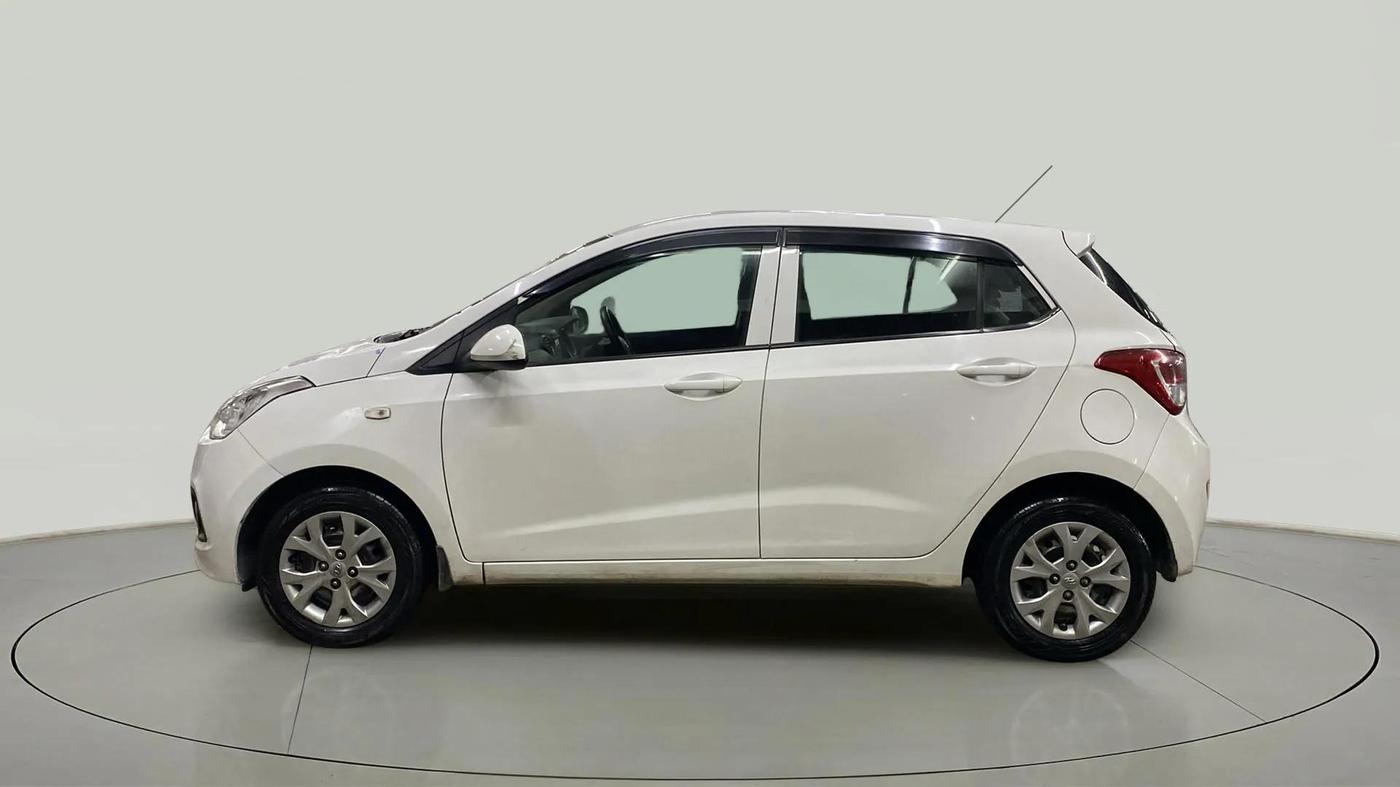 2016 Hyundai Grand i10 MAGNA 1.1 CRDI, Diesel, Manual, 33,372 km, Left Side