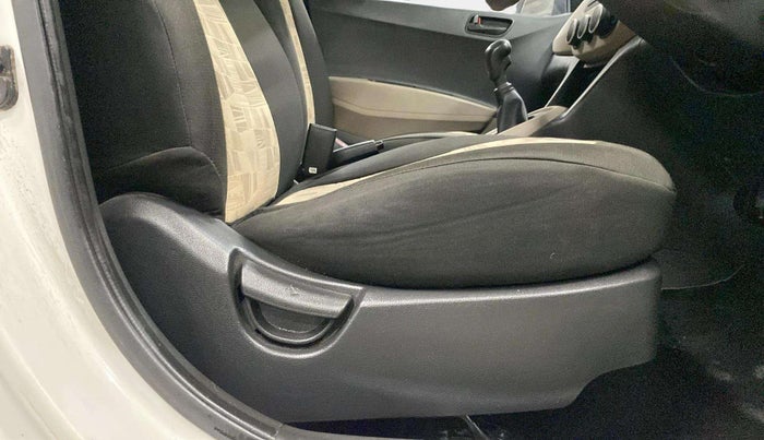2016 Hyundai Grand i10 MAGNA 1.1 CRDI, Diesel, Manual, 33,372 km, Driver Side Adjustment Panel