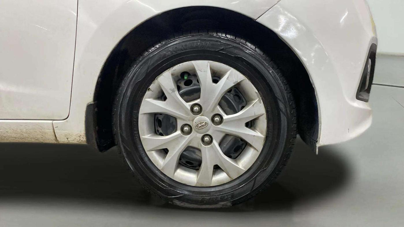 2016 Hyundai Grand i10 MAGNA 1.1 CRDI, Diesel, Manual, 33,372 km, Right Front Wheel