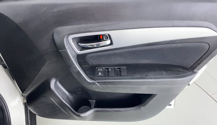 2022 Maruti BREZZA ZXI + AT SMART HYBRID, Petrol, Automatic, 9,124 km, Driver Side Door Panels Control