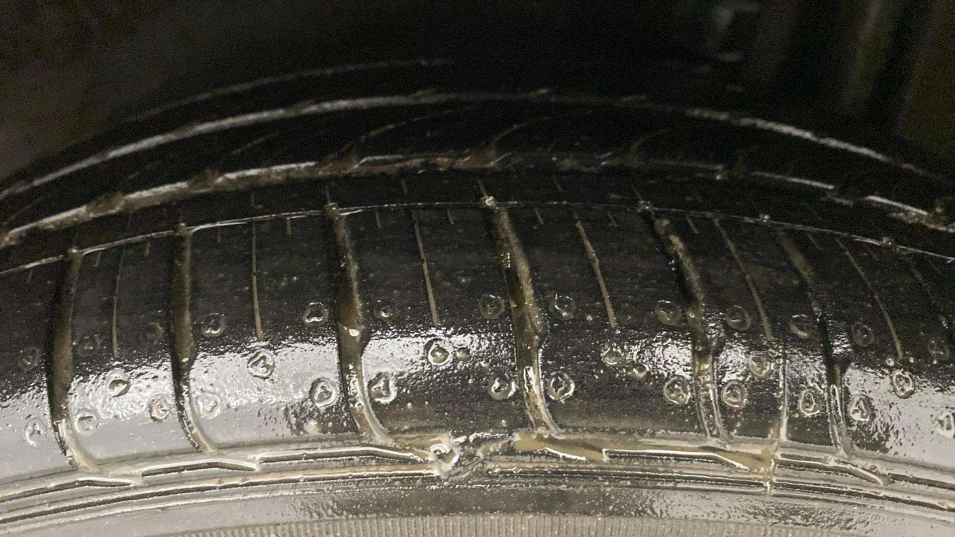 LHS-Rear-Tyre-Tread-21