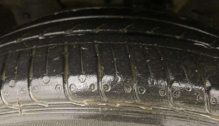 2014 Nissan Micra XV CVT, CNG, Automatic, 72,940 km, Left Front Tyre Tread