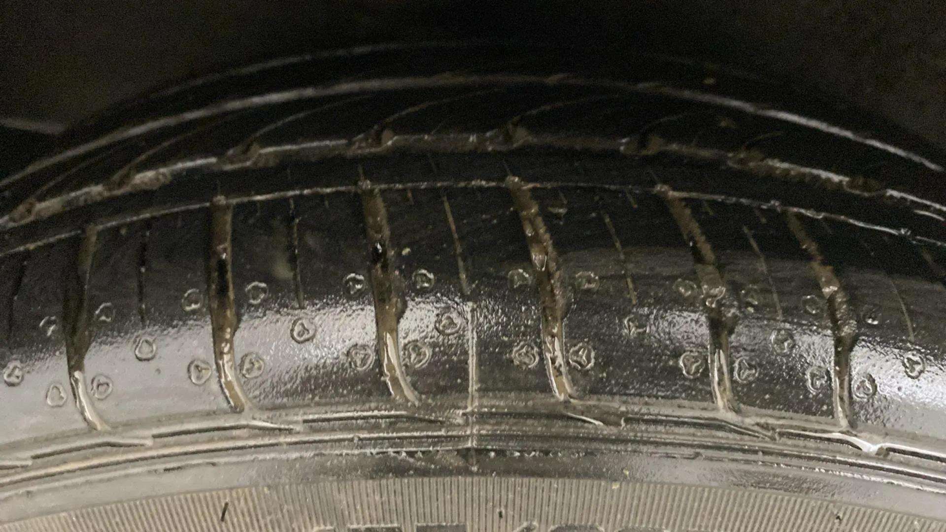 RHS-Rear-Tyre-Tread-19