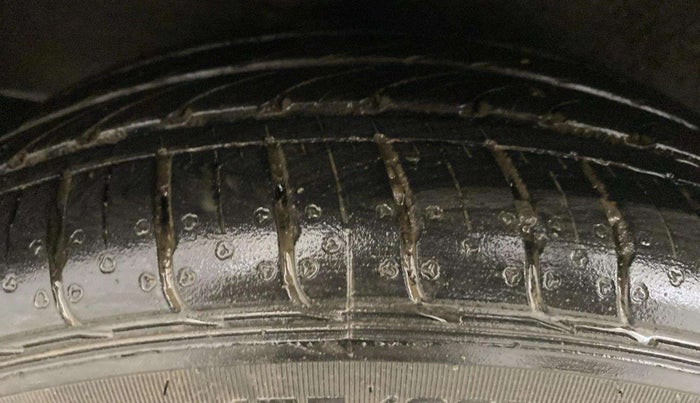 2014 Nissan Micra XV CVT, CNG, Automatic, 72,940 km, Right Rear Tyre Tread
