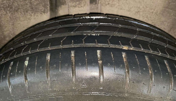 2022 Maruti Baleno ZETA 1.2 AGS, Petrol, Automatic, 14,948 km, Right Rear Tyre Tread