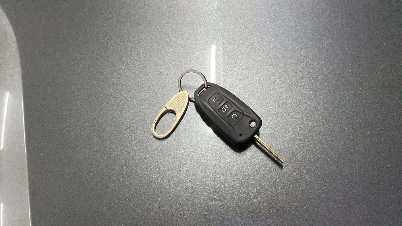 2022 Tata ALTROZ XM PLUS PETROL, Petrol, Manual, 18,274 km, Key Close Up