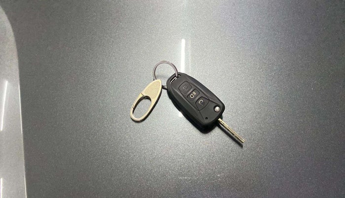 2022 Tata ALTROZ XM PLUS PETROL, Petrol, Manual, 18,145 km, Key Close Up