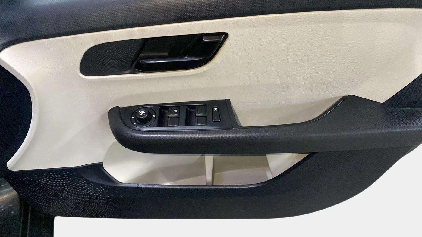 2022 Tata ALTROZ XM PLUS PETROL, Petrol, Manual, 18,274 km, Driver Side Door Panels Control