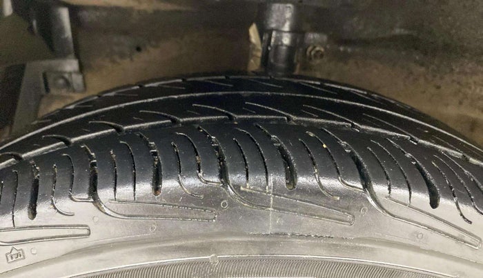 2013 Maruti Swift Dzire VXI, Petrol, Manual, 78,811 km, Left Front Tyre Tread