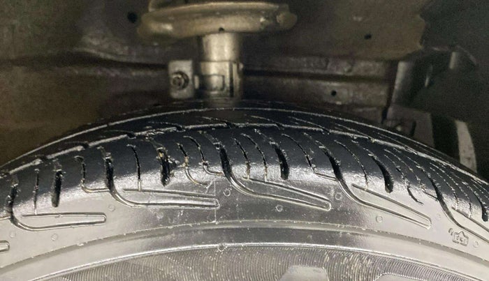 2013 Maruti Swift Dzire VXI, Petrol, Manual, 78,811 km, Right Front Tyre Tread