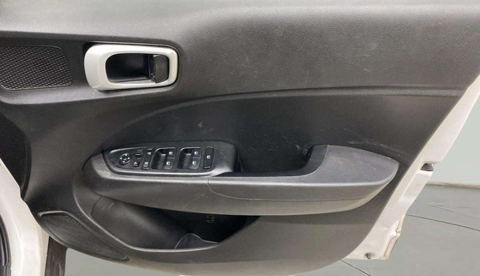 2020 Hyundai VENUE SX 1.5 CRDI, Diesel, Manual, 1,09,557 km, Driver Side Door Panels Control