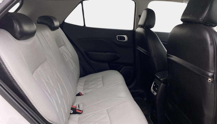 2020 Hyundai VENUE SX 1.5 CRDI, Diesel, Manual, 1,09,557 km, Right Side Rear Door Cabin