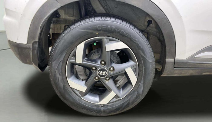 2020 Hyundai VENUE SX 1.5 CRDI, Diesel, Manual, 1,09,557 km, Right Rear Wheel
