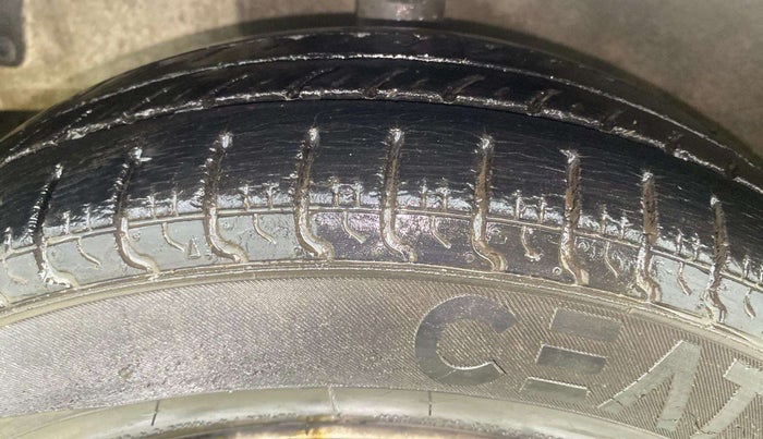 2014 Hyundai Eon D-LITE+, Petrol, Manual, 38,085 km, Left Front Tyre Tread