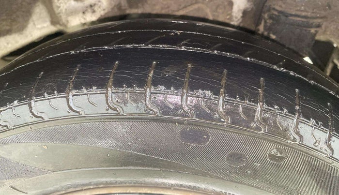 2014 Hyundai Eon D-LITE+, Petrol, Manual, 38,085 km, Left Rear Tyre Tread