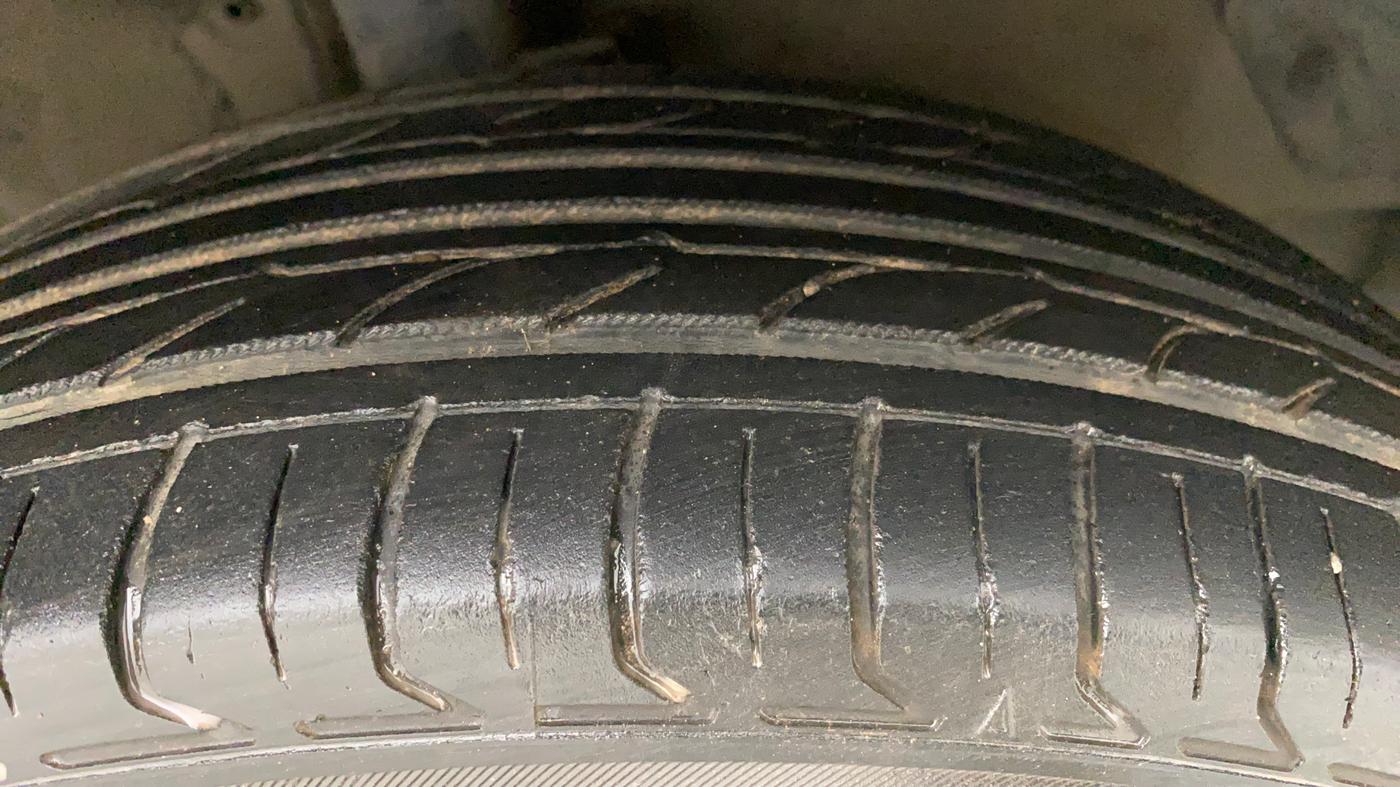 2010 Hyundai i20 MAGNA (O) 1.2, Petrol, Manual, 80,045 km, Right Front Tyre Tread