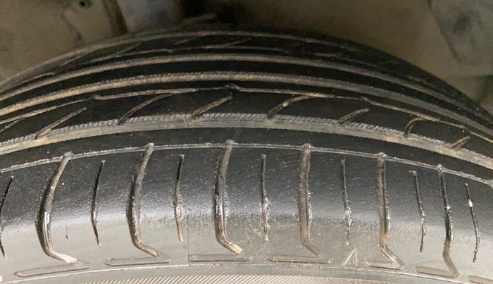 2010 Hyundai i20 MAGNA (O) 1.2, Petrol, Manual, 80,045 km, Right Front Tyre Tread
