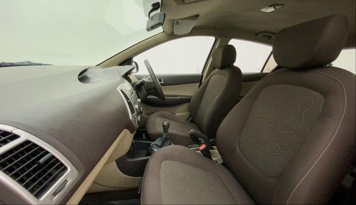 2010 Hyundai i20 MAGNA (O) 1.2, Petrol, Manual, 80,045 km, Right Side Front Door Cabin
