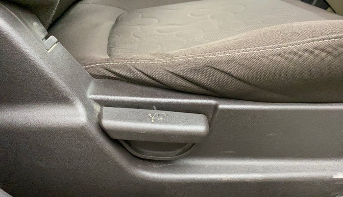 2010 Hyundai i20 MAGNA (O) 1.2, Petrol, Manual, 80,045 km, Driver Side Adjustment Panel