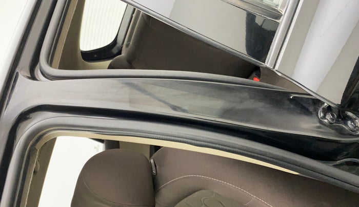 2010 Hyundai i20 MAGNA (O) 1.2, Petrol, Manual, 80,045 km, Left B pillar - Paint is slightly faded