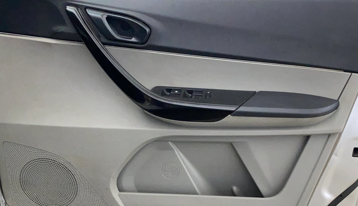 2019 Tata Tiago XT PETROL, CNG, Manual, 71,809 km, Driver Side Door Panels Control