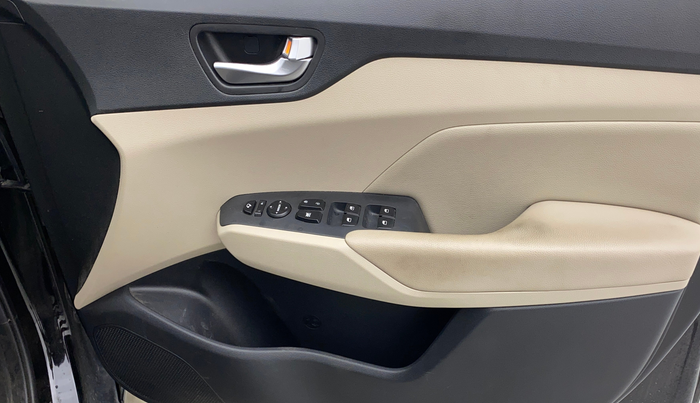 2022 Hyundai Verna SX (O)1.5 VTVT, Petrol, Manual, 26,894 km, Driver Side Door Panels Control