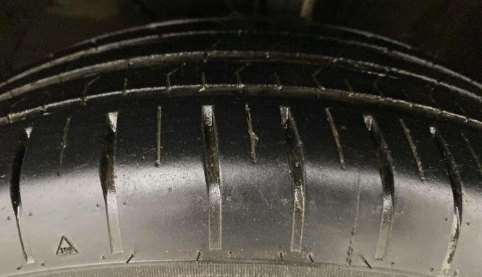 2017 Maruti Baleno DELTA PETROL 1.2, Petrol, Manual, 38,972 km, Left Front Tyre Tread