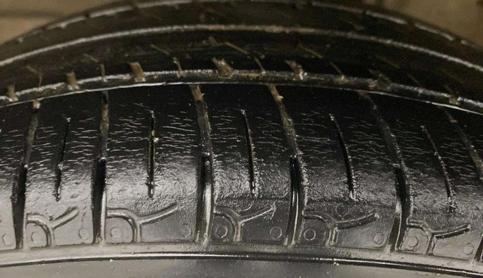 2014 Maruti Wagon R 1.0 LXI CNG, CNG, Manual, 98,974 km, Left Front Tyre Tread