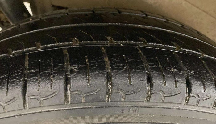 2014 Maruti Wagon R 1.0 LXI CNG, CNG, Manual, 98,974 km, Right Rear Tyre Tread