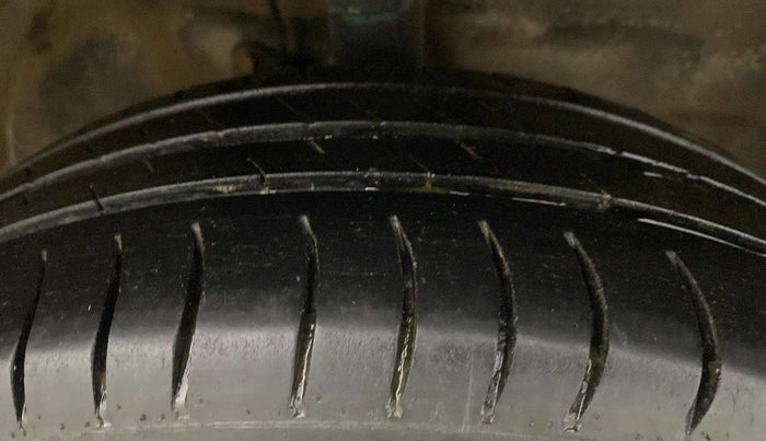 2014 Maruti Wagon R 1.0 LXI CNG, CNG, Manual, 98,974 km, Right Front Tyre Tread