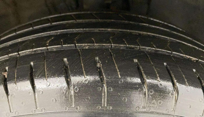 2021 Hyundai VENUE S 1.2, Petrol, Manual, 80,135 km, Right Front Tyre Tread