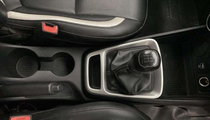 2021 Hyundai VENUE S 1.2, Petrol, Manual, 80,135 km, Gear Lever