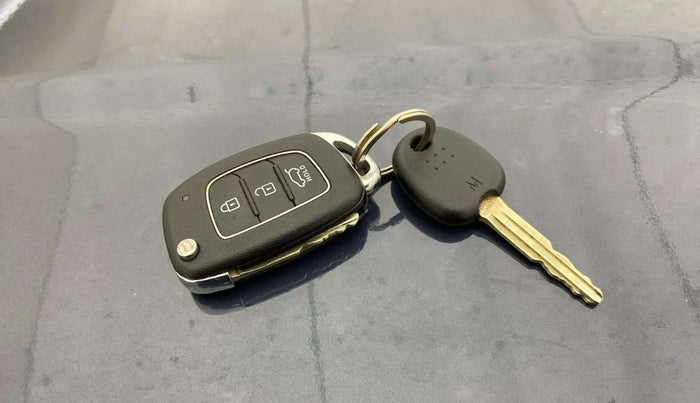 2021 Hyundai VENUE S 1.2, Petrol, Manual, 80,135 km, Key Close Up