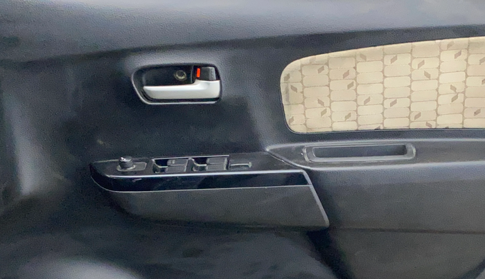2018 Maruti Wagon R 1.0 VXI, Petrol, Manual, 59,265 km, Driver Side Door Panels Control