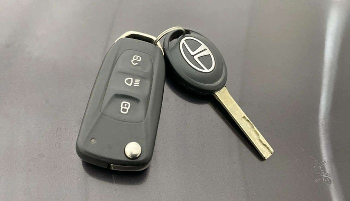 2022 Tata Tiago XZ PLUS CNG, CNG, Manual, 54,531 km, Key Close Up