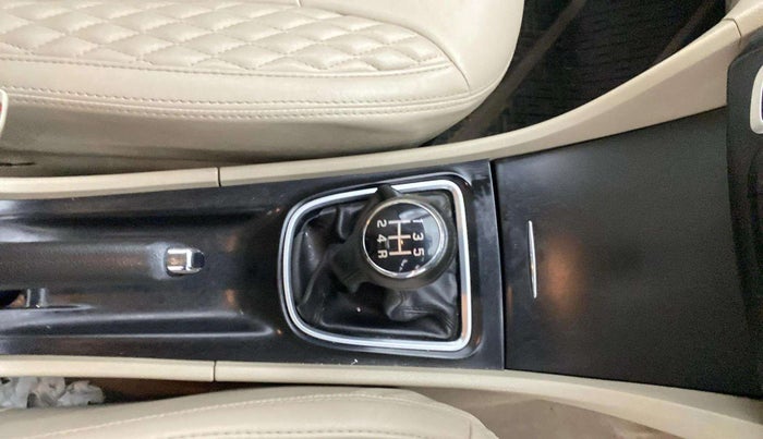 2018 Maruti Ciaz DELTA 1.5 SHVS MT PETROL, Petrol, Manual, 71,110 km, Gear Lever