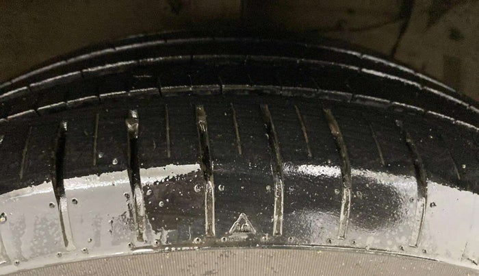 2018 Maruti Ciaz DELTA 1.5 SHVS MT PETROL, Petrol, Manual, 71,110 km, Right Front Tyre Tread