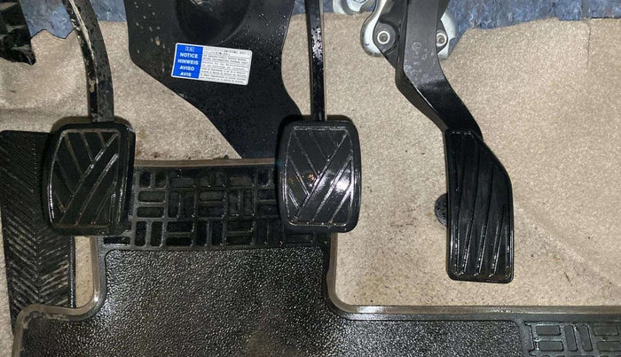 2018 Maruti Ciaz DELTA 1.5 SHVS MT PETROL, Petrol, Manual, 71,110 km, Pedals