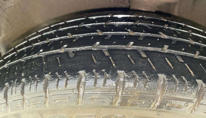 2016 Maruti Alto K10 VXI, Petrol, Manual, 31,380 km, Left Front Tyre Tread