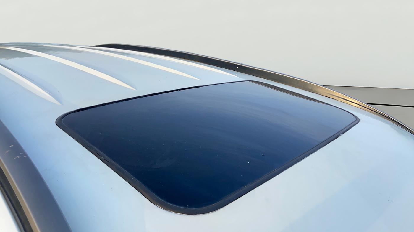 2018 Mahindra XUV500 W11 AT, Diesel, Automatic, 1,03,801 km, Moonroof/ Sunroof