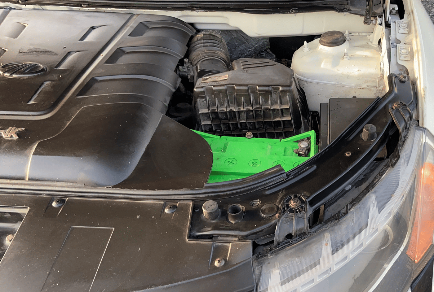 2018 Mahindra XUV500 W11 AT, Diesel, Automatic, 1,03,801 km, Engine View - Left