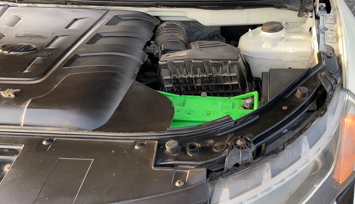 2018 Mahindra XUV500 W11 AT, Diesel, Automatic, 1,03,757 km, Engine View - Left