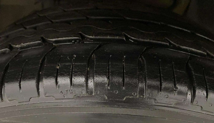 2017 Tata NEXON XM DIESEL, Diesel, Manual, 78,532 km, Left Front Tyre Tread