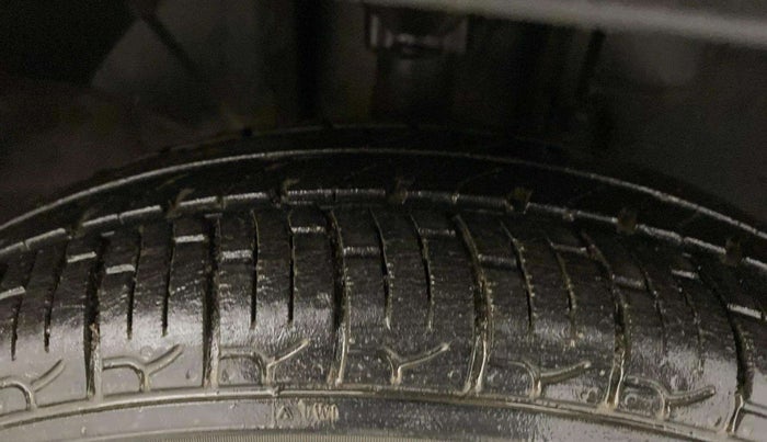 2016 Renault Kwid RXT 0.8, Petrol, Manual, 65,638 km, Right Rear Tyre Tread