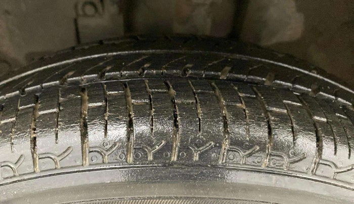 2016 Renault Kwid RXT 0.8, Petrol, Manual, 65,638 km, Left Front Tyre Tread