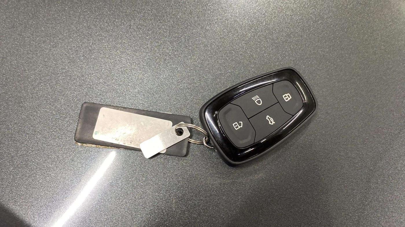 2022 Tata PUNCH ACCOMPLISHED AMT, Petrol, Automatic, 27,427 km, Key Close Up